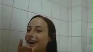 Vídeo de pornô homem g****** na cara da mulher